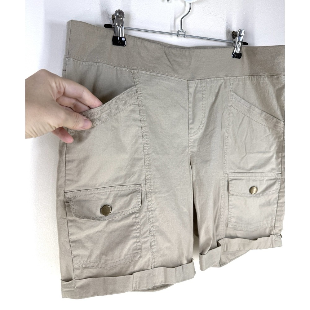 Wearables XCVI Clarissa Stretch Poplin Cargo Short Size Medium Beige Pull On - Picture 2 of 7